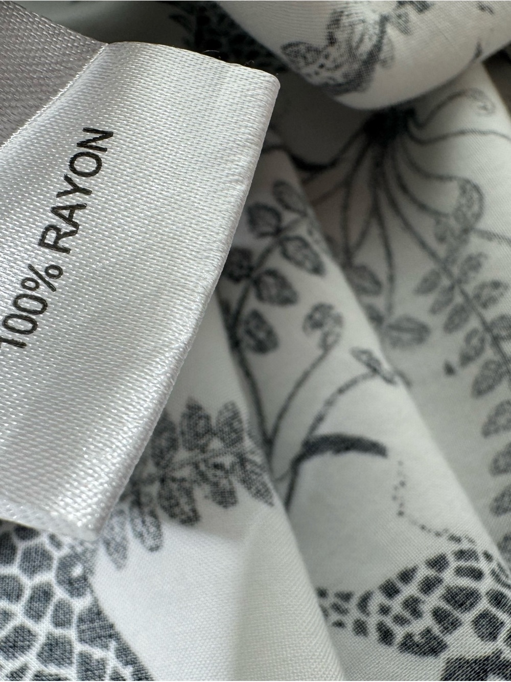 Jane + Delancey Womens Large Giraffe Print Button Up Blouse White Black Safari - Picture 6 of 7